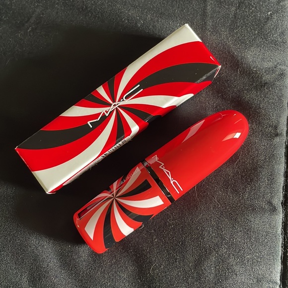 Hypnotizing holiday matte lipstick - wild card - Picture 3 of 7